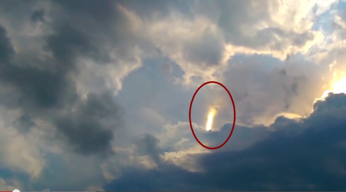Signs Of The Times? Strange Dancing Lights Spotted In The Sky!